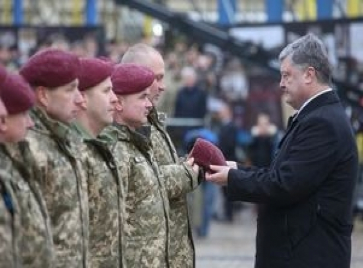 Порошенко переименовал десантные войска