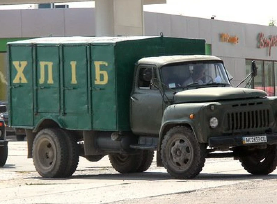 На прикордонні Чернігівщини водія автомобіля, який доставляв хліб у місцевий магазин, атакували росіяни