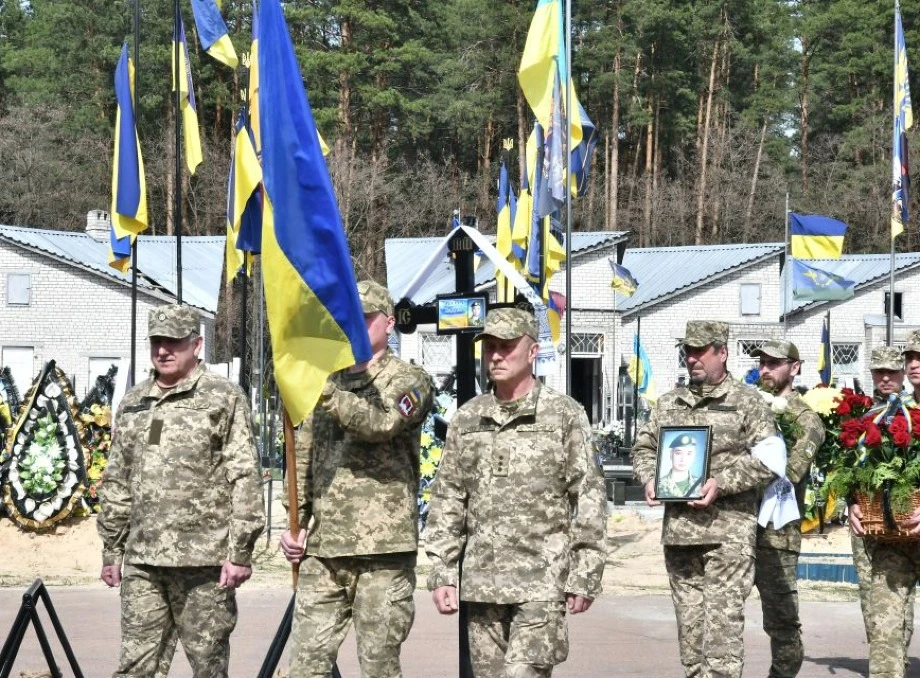 В Славутичі попрощались із загиблим воїном захисником Вадимом Димою