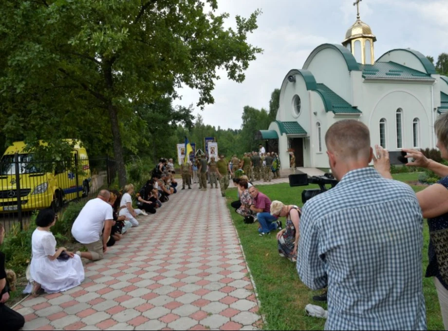 Славутич попрощався з воїном Дмитром Пелагечею