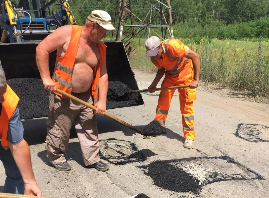 Нарешті дочекались: дорогу на Мекшунівку почали ремонтувати!