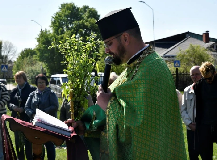 "Не я б'ю - верба б'є": Вербна неділя у Славутичі - Фоторепортаж