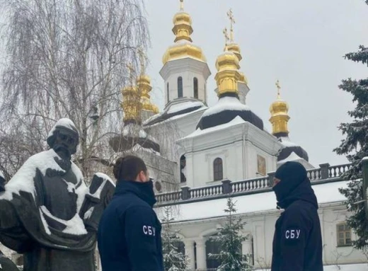 Обшуки у Києво-Печерській лаврі: СБУ навідались до священика фото