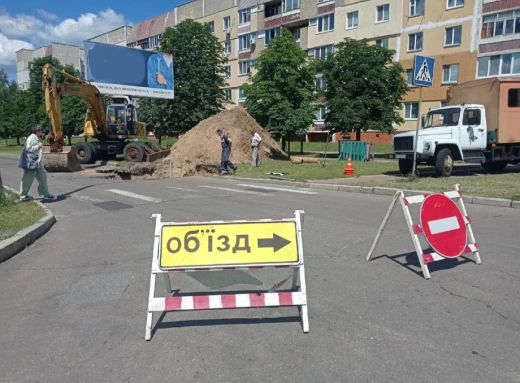 Порив водогону по вулиці Фестивальній: причина аварії (фоторепортаж) фото