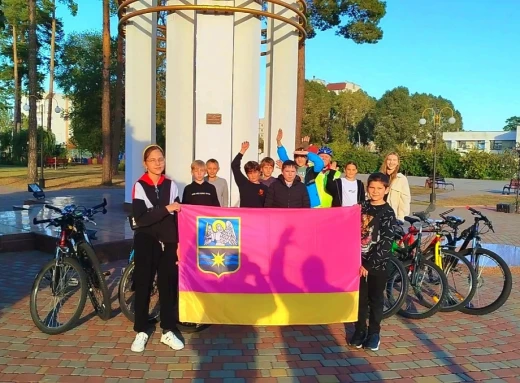 Велоекскурсії для школярів у Славутичі: як Bike Bike Slav навчають дітей безпеці на дорозі фото