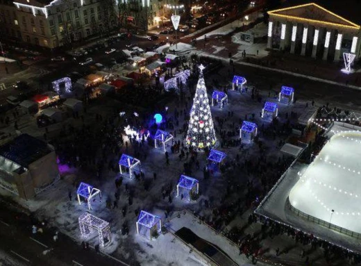 У Чернігові планують повернути ялинку на Красну площу вперше за три роки фото