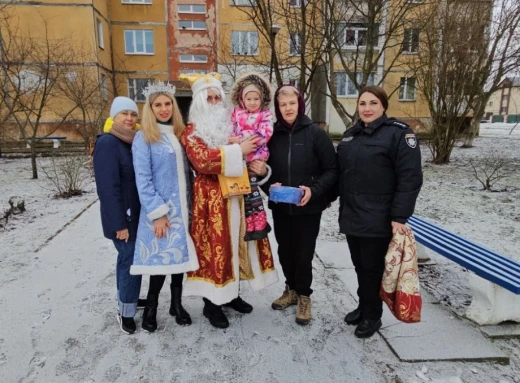 Новорічно-різдвяне вітання для дітей загиблих Героїв (фото, відео) фото