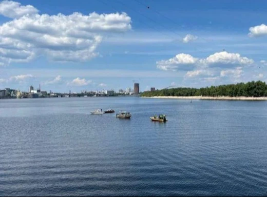 В Києві обірвалася канатна дорога через Дніпро: пошуки дівчини тривають фото