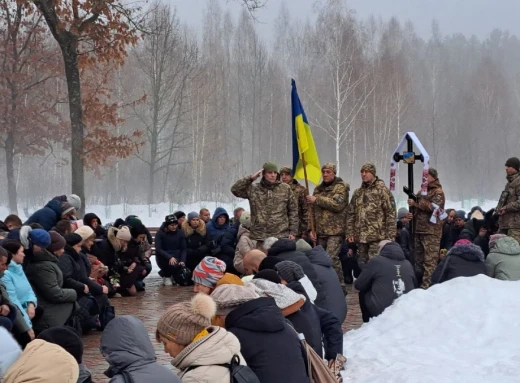 У Славутичі день жалоби: громада попрощалася із Захисником Василем Єрмоленком фото