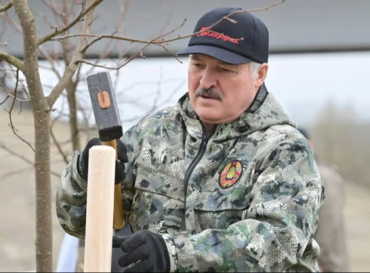 Лукашенко заявив, що Білорусь допоможе відбудовувати Україну фото