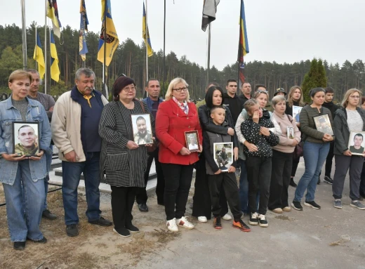 Вшанування пам'яті загиблих Героїв у День Захисника та Захисниці України: Славутич об'єднався у молитві фото