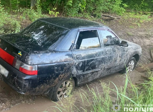 Корюківські поліцейські врятували родину, яка заблукала в лісі серед ночі фото