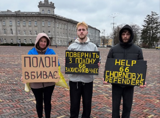 У Чернігові відбулася мирна акція на підтримку військовополонених захисників ЧАЕС фото