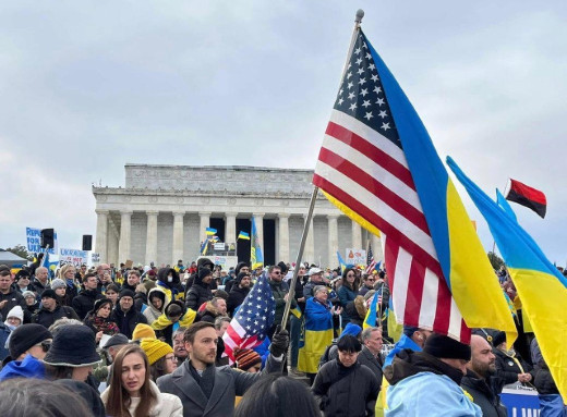 Українці по всьому світу вийшли на мітинги до річниці повномасштабного вторгнення рф фото