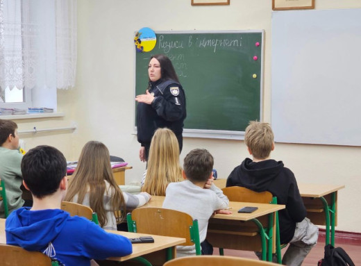 У Славутичі провели захід для підлітків про безпеку в Інтернеті та загрози вербування фото