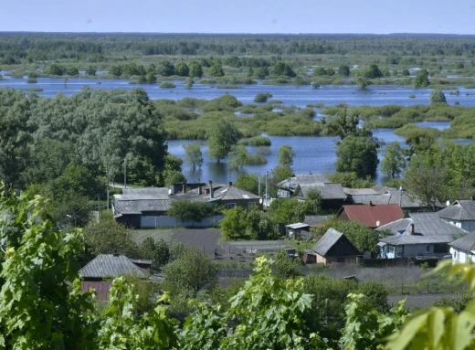 Могутня сила природи: Фоторепортаж водопілля на Дніпрі фото