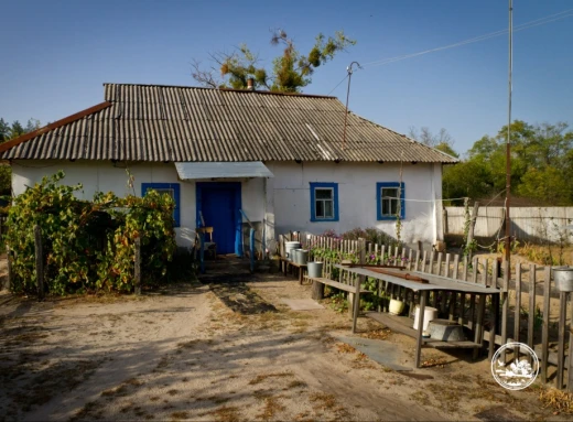 Життя у зоні відчуження: як працівники заповідника підтримують самопоселенців фото