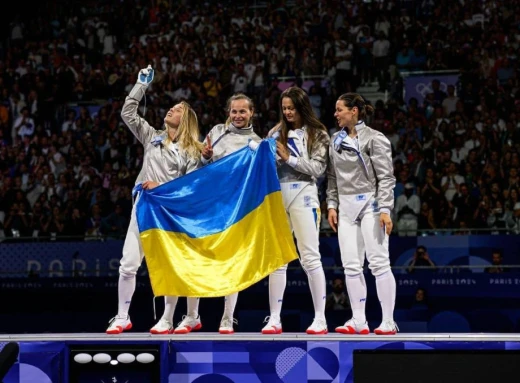 Українські шаблістки здобули перше "золото" на Олімпіаді-2024: неймовірна перемога Ольги Харлан в фіналі фото