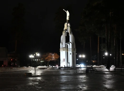 Магія льодового Славутича: Фоторепортаж про вражаючу ожеледицю в місті фото