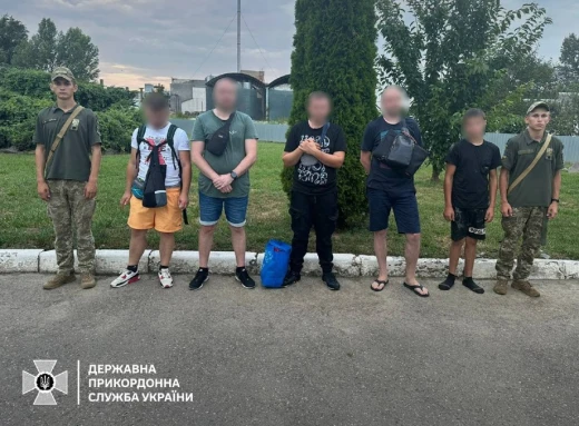 Мамин бізнесмен: 14-річний підліток за 1000 доларів вів до Тиси чоловіків для незаконного перетину кордону фото