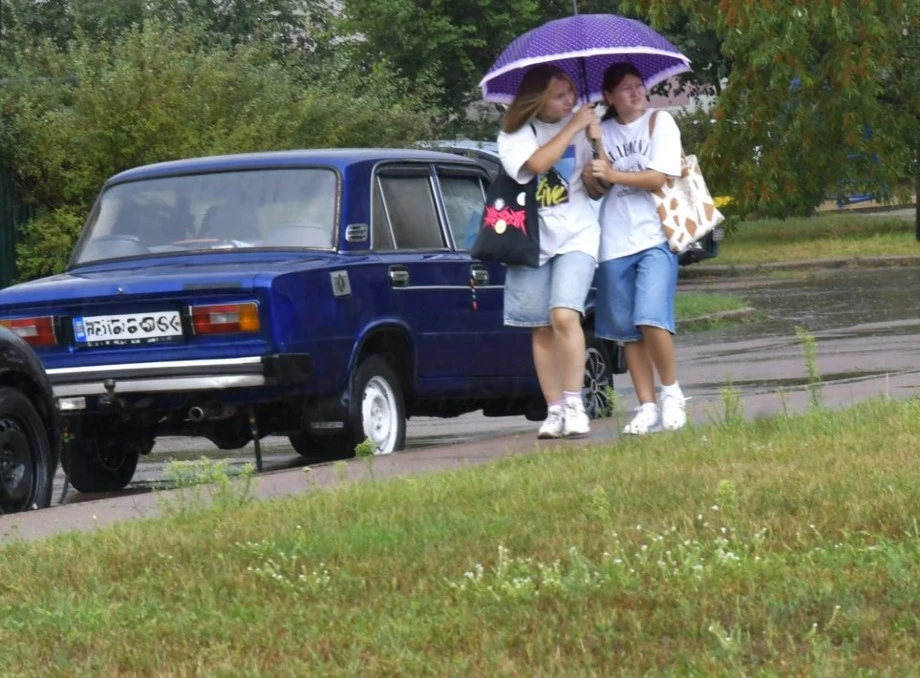 Коротка, але потужна злива накрила Славутич - фоторепортаж